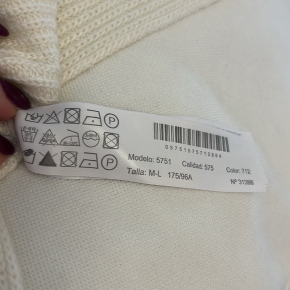 Never worn Massimo Dutti cream sweater vest in M-L - Picture 7 of 8